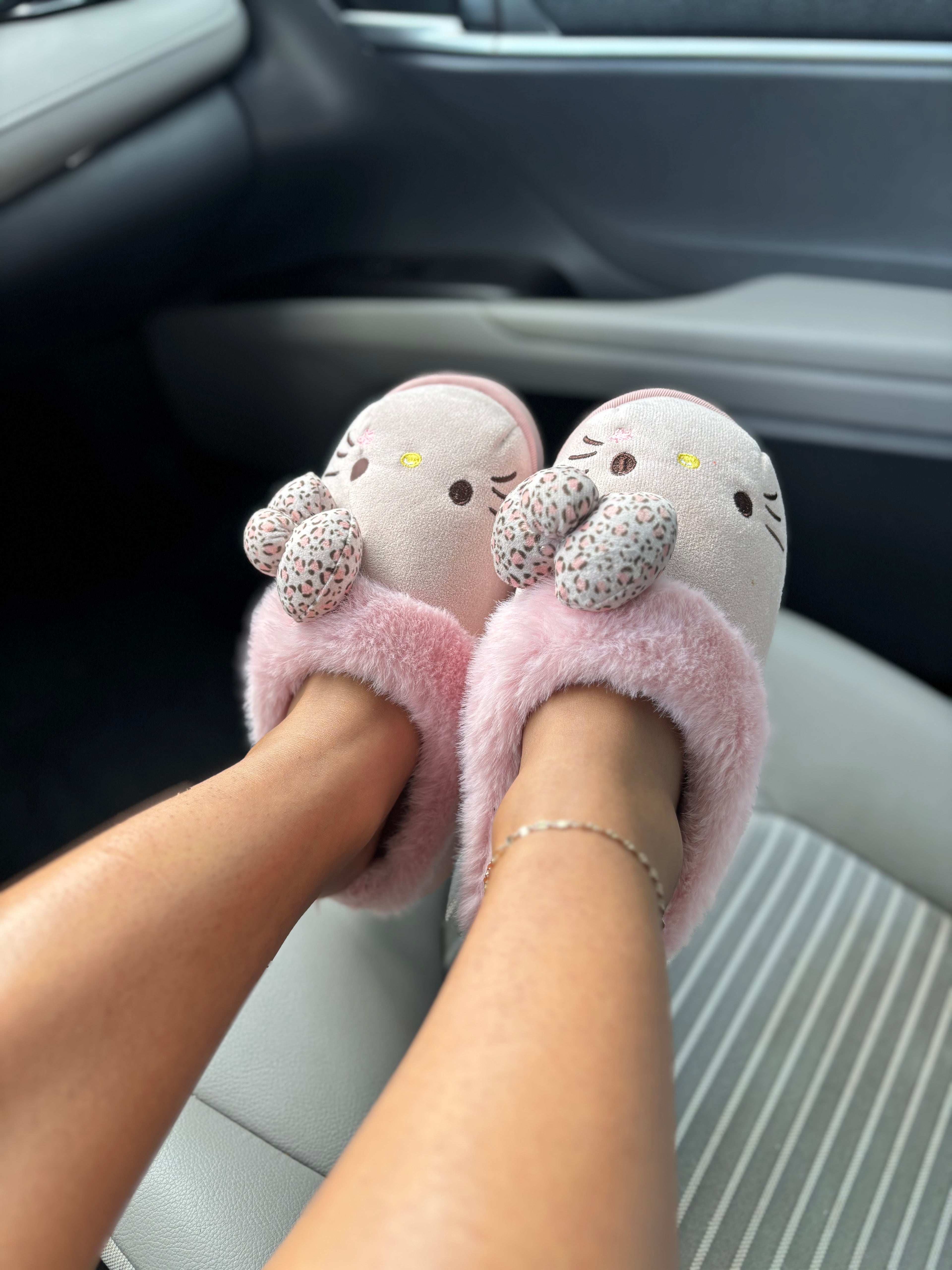 Fuzzy Hello Kitty Slippers